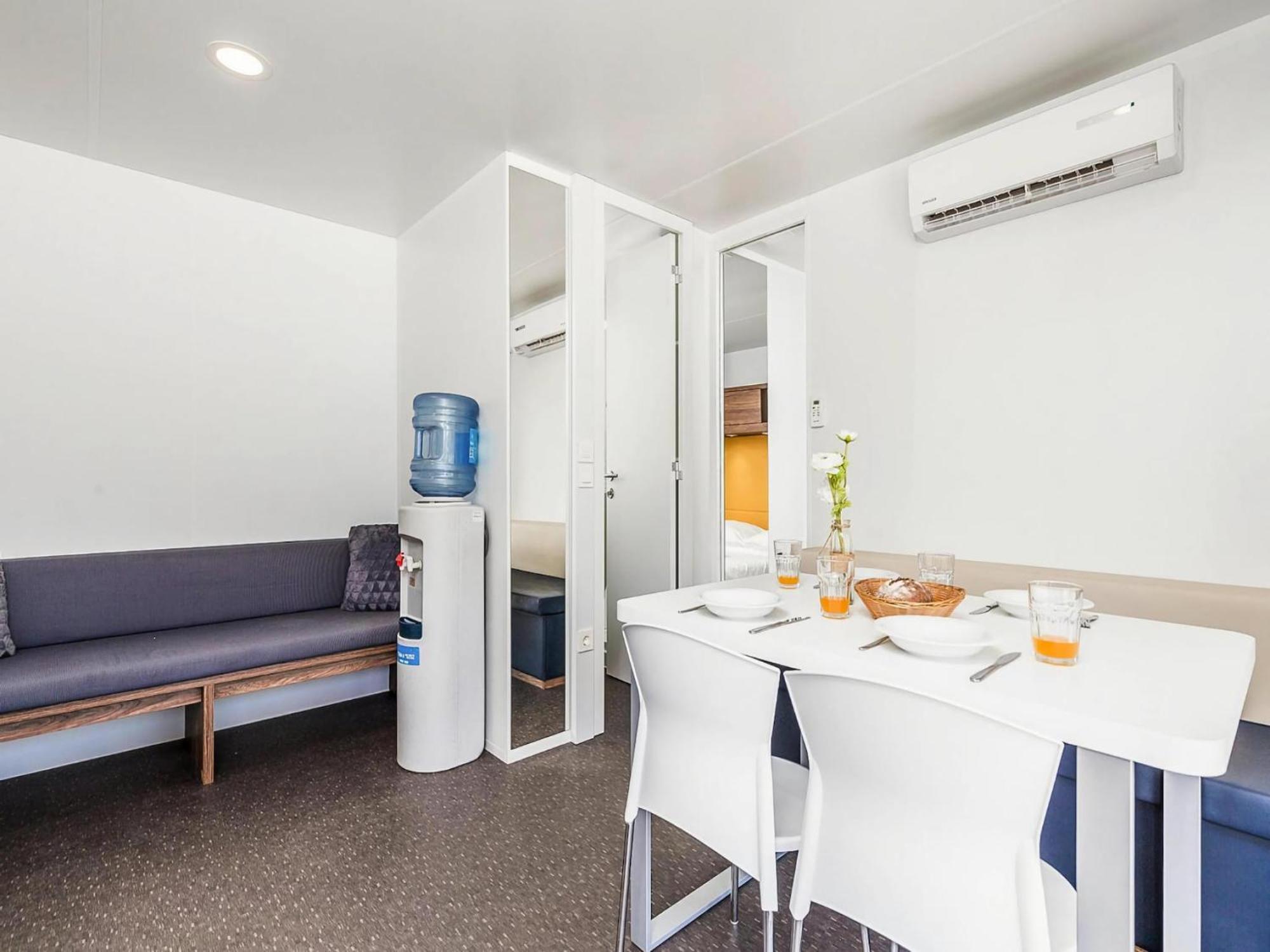 Mobile Homes Mediteran In Caravan Park Strasko, Новалья Экстерьер фото