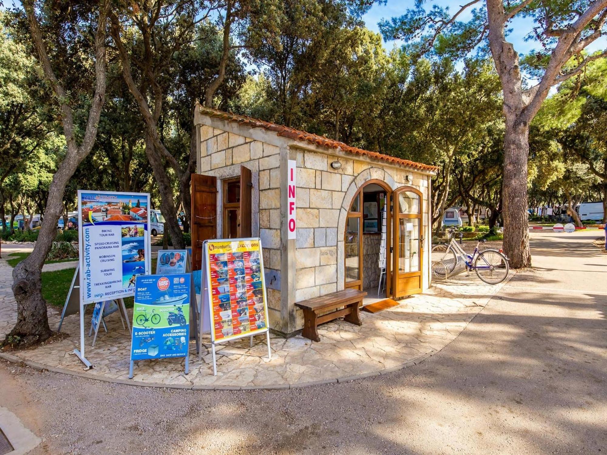 Mobile Homes Mediteran In Caravan Park Strasko, Новалья Экстерьер фото